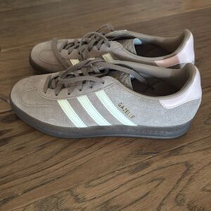 Adidas tan, cream and pink gazelle never worn outside.